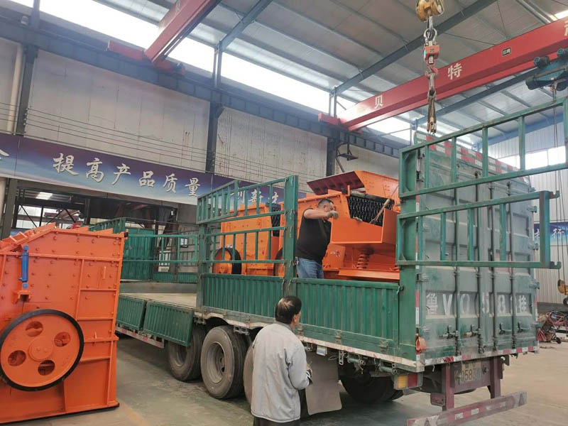 20201003箱式破碎機發(fā)往南寧